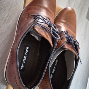Red Tape Men's Classic Brown Oxfords